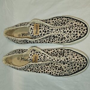 Mudd Womens 8.5 Animal Print Slip On No Tie Sneakers Used